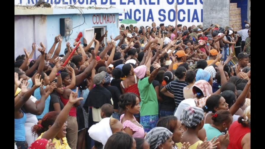 Gobierno inicia operativo canastas y cenas a pobres Gobierno inicia operativo canastas y cenas a pobres
