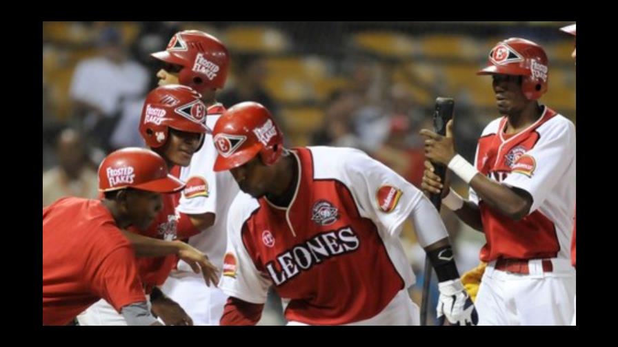 Los Leones del Escogido derrotaron a los Toros en doce entradas
