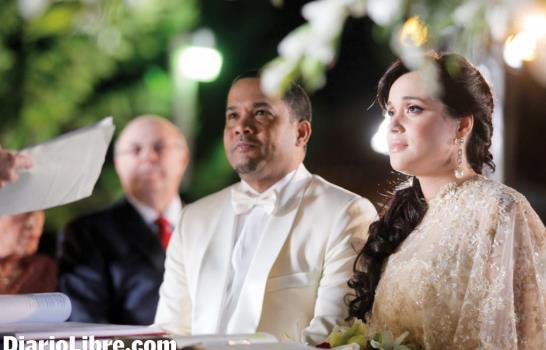 El Torito se casó anoche con Eraleisy Lenina Vásquez