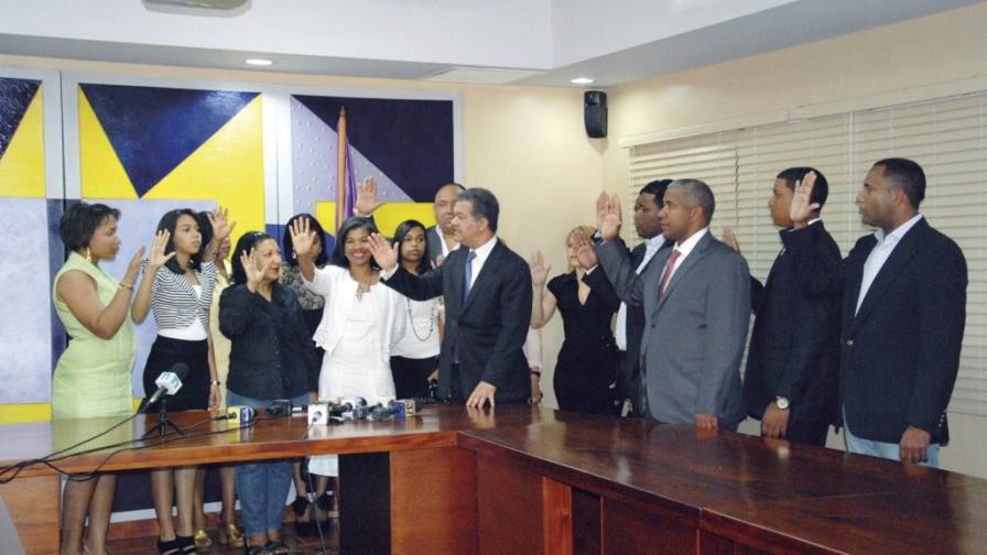 Familiares de Peña Gómez pasan al PLD y apoyan a DM Familiares de Peña Gómez pasan al PLD y apoyan a DM