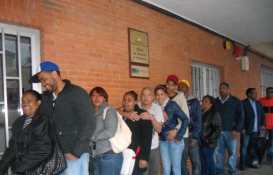 Los dominicanos en España acuden elegir su próximo Presidente