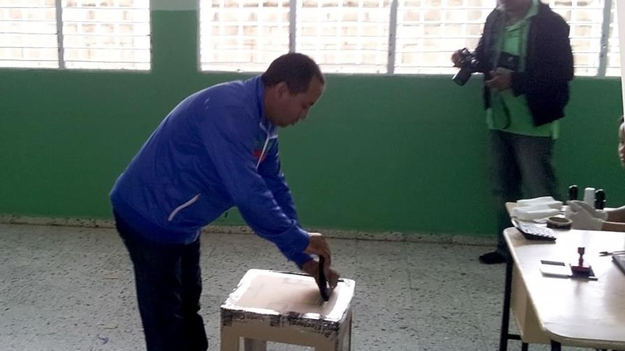 Nagua inicia votación en calma
