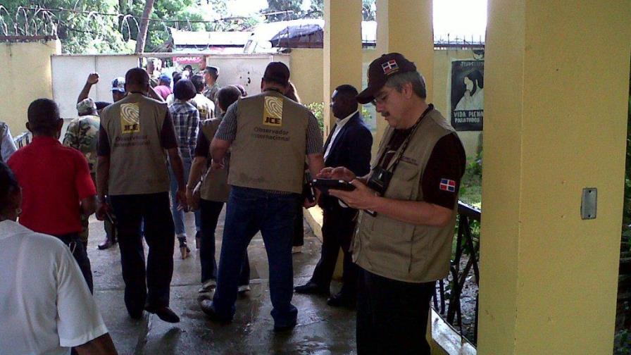 Observadores denuncian dislocamiento de votantes en Pedro Brand