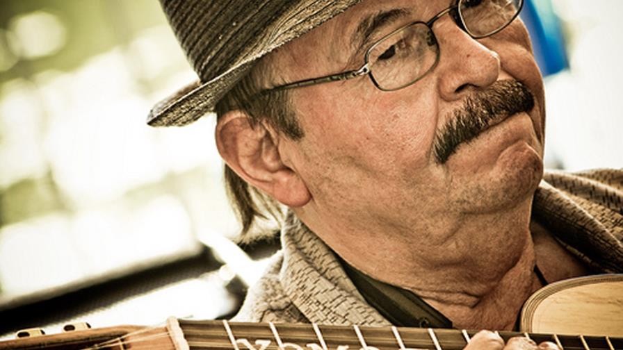 El cuatrista Yomo Toro, grave por un cáncer