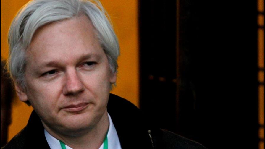 Assange refugiado en la Embajada ecuatoriana entre amenazas de arresto
