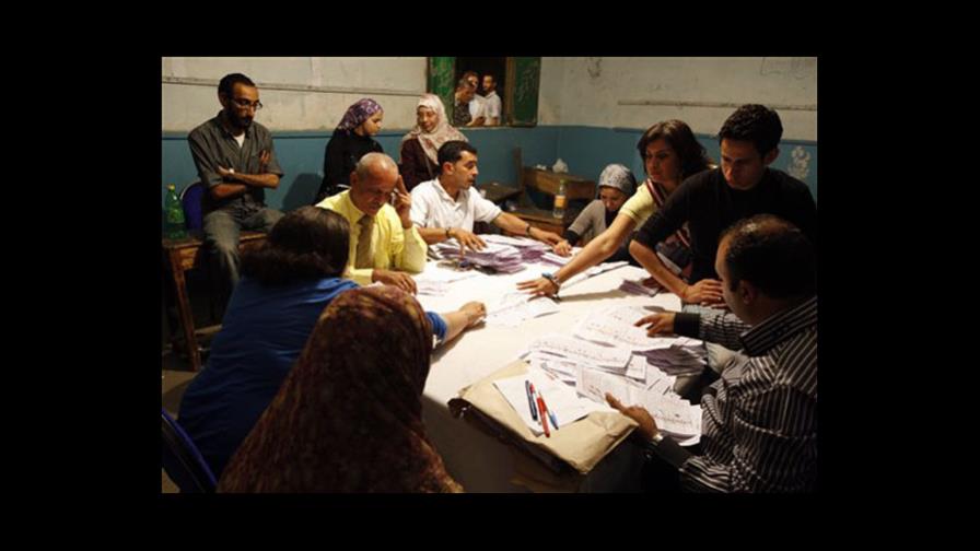 Demoran anuncio del ganador en las elecciones egipcias