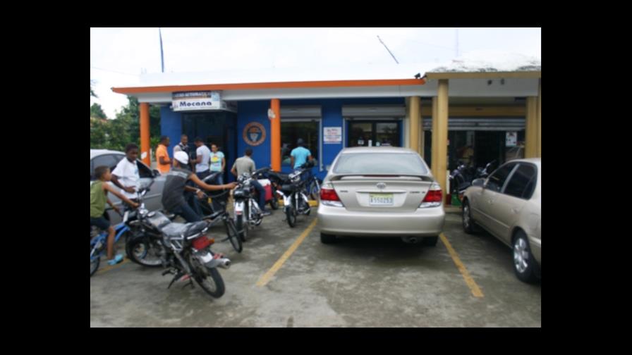 Policía investigativa y busca asaltantes de Asociación de Ahorros de Juan López Policía investigativa y busca asaltantes de Asociación de Ahorros de Juan López