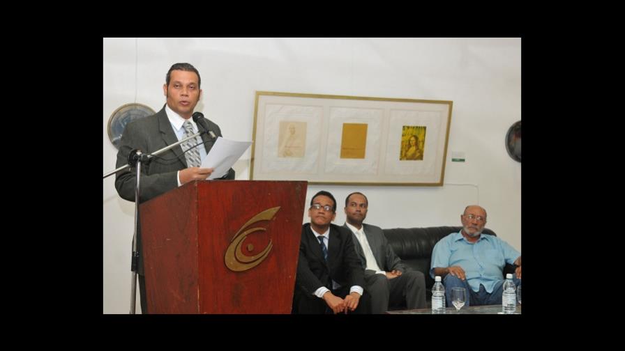 Ponen a circular una novela de Néstor Medrano