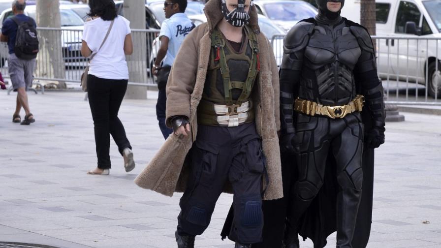 Los protagonistas de Batman suspenden la promoción en Francia tras el tiroteo