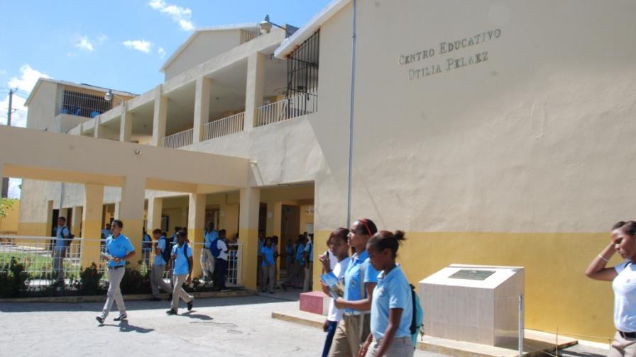 Convocan a 2.7 MM estudiantes hoy al inicio del año escolar