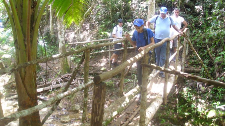 ÁREAS DE FINA ESTAMPA Y TURISMO TRUNCO