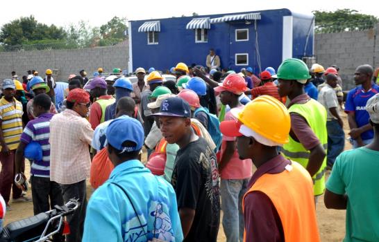 Haitianos intentan linchar a ingenieros por pagos atrasados