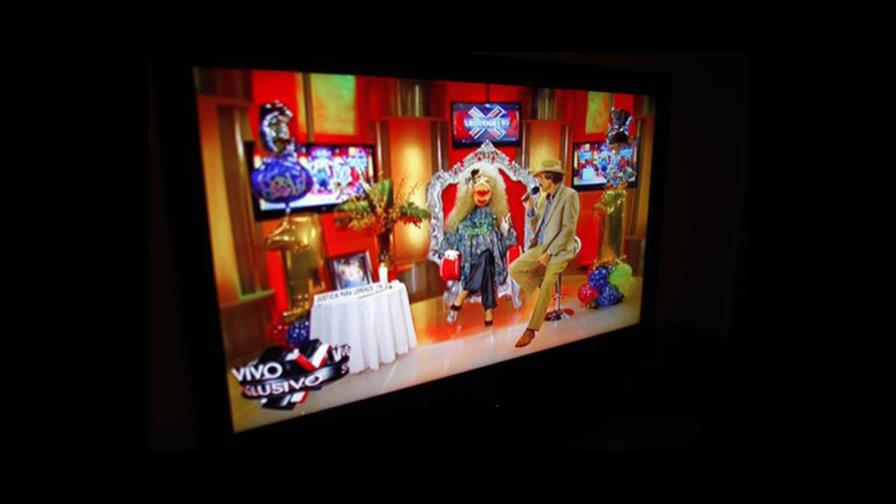 Puerto Rico cautivado por muñeca locutora en la TV