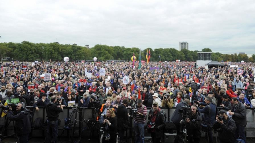 Más de 100,000 personas se manifiestan en Londres y otra ciudades británicas