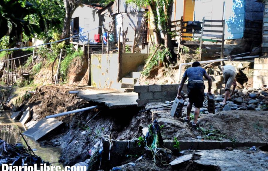 Lluvias dejan cuatro muertos y decenas de desplazados en Santiago
