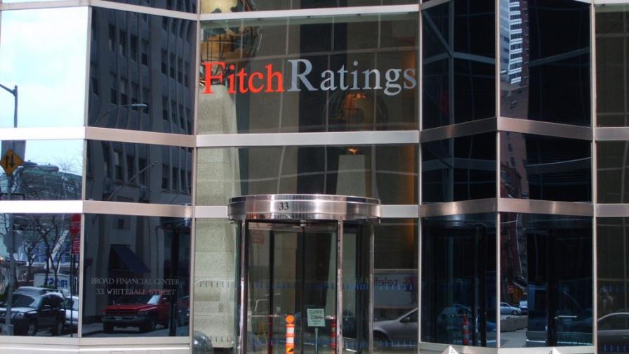 Fitch Ratings advierte EE.UU. podría perder calificación AAA