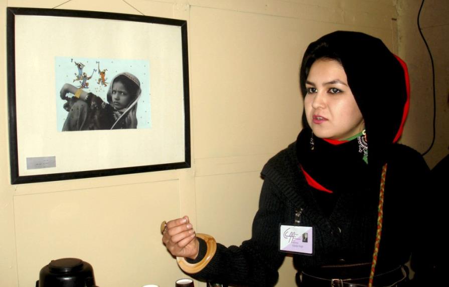 Exposición fotográfica en Kabul denuncia la violencia contra la mujer afgana
