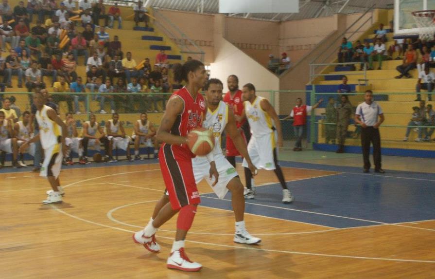 Ciro Pérez se perfila como ganador del Torneo de Baloncesto de San Cristóbal