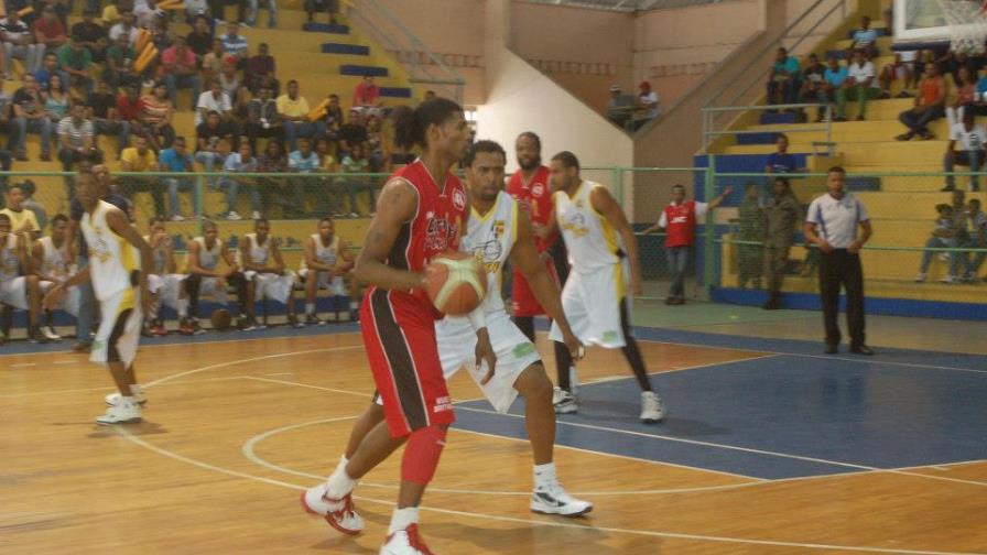 Ciro Pérez se perfila como ganador del Torneo de Baloncesto de San Cristóbal