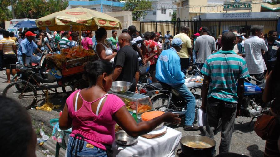 Los colmados y frituras hicieron su agosto durante votaciones Los colmados y frituras hicieron su agosto durante votaciones