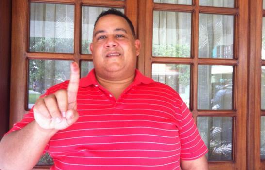 Los artistas acuden a depositar el voto por su candidato