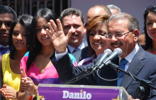 Danilo Medina reconoce a Hipólito Mejía como un digno rival
