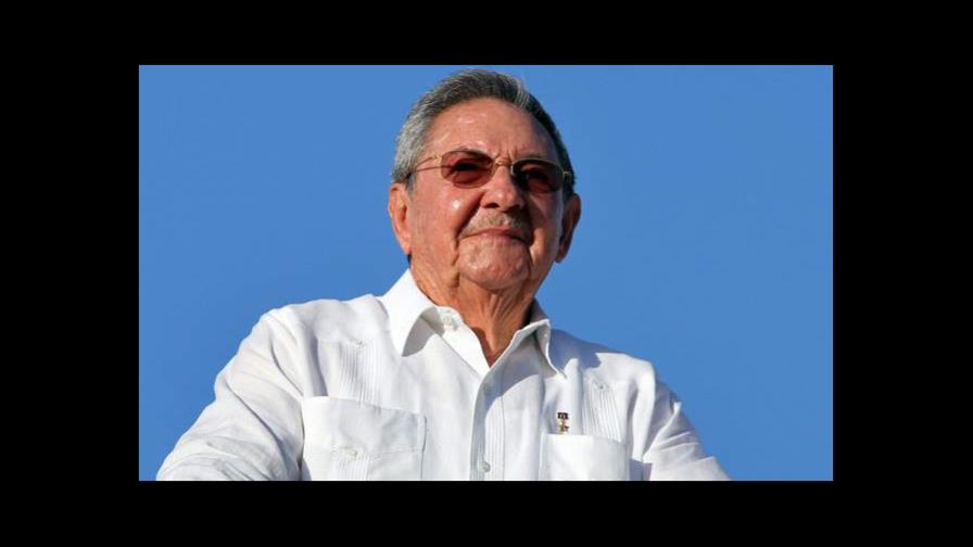 Raul Castro felicita a Danilo Medina por su triunfo electoral Raul Castro felicita a Danilo Medina por su triunfo electoral