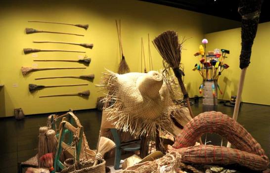 La cultura dominicana a bordo de una escoba