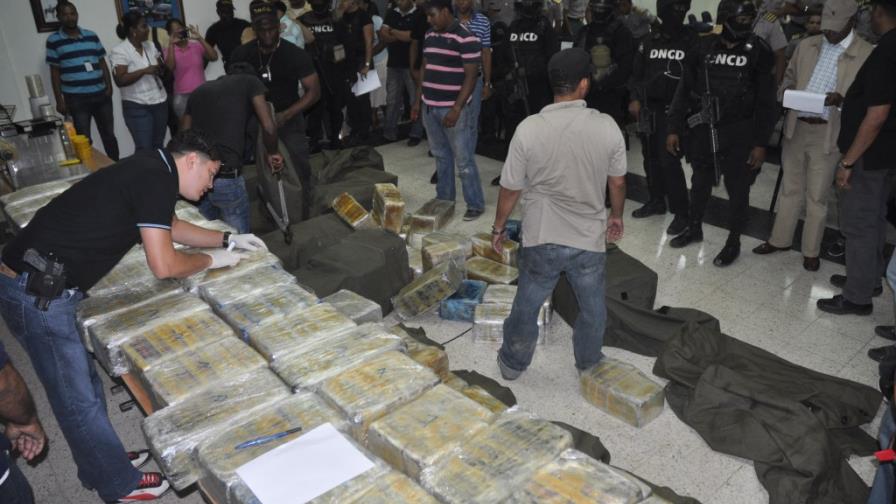 Interceptan lancha con más de 1,000 kilos de coca cerca de costas de Barahona Interceptan lancha con más de 1,000 kilos de coca cerca de costas de Barahona