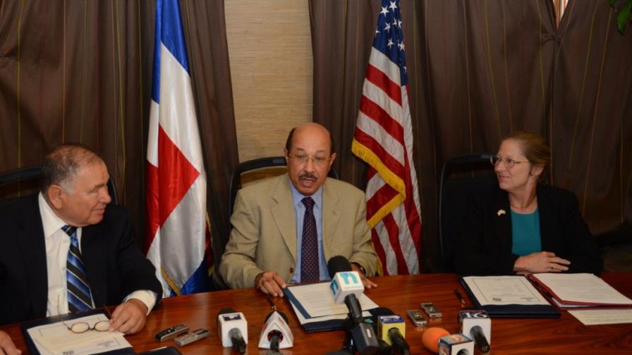 Gobiernos RD y EEUU firman acuerdo amplía cooperación