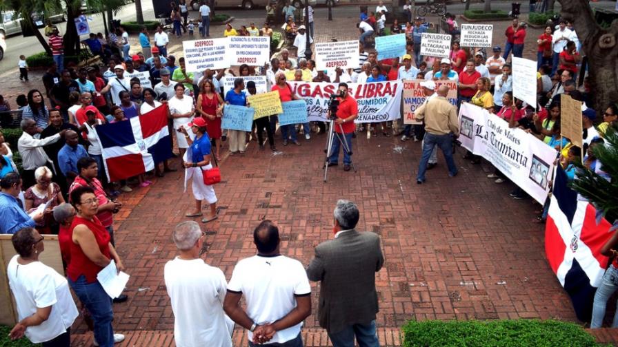 Cientos de personas respaldan la labor de Altagracia Paulino en Proconsumidor