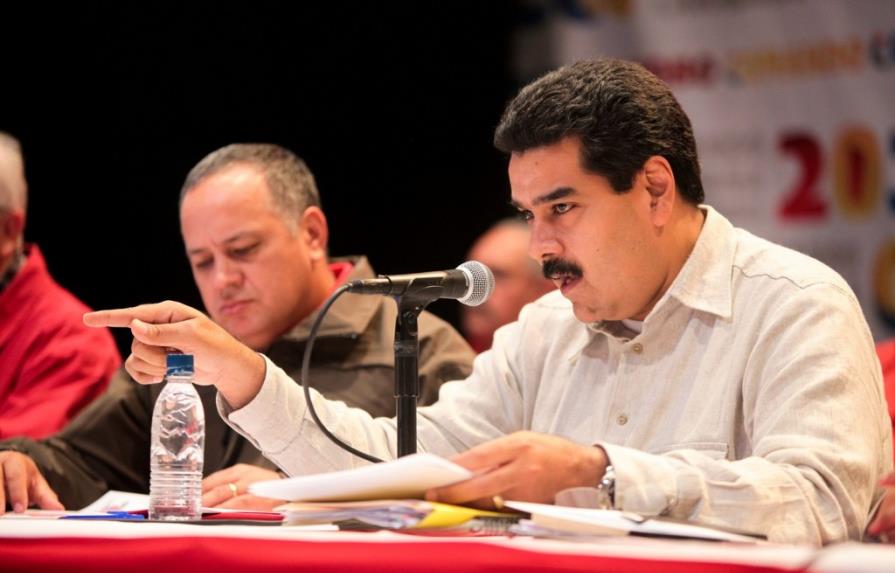 Maduro dice que Chávez está bien y se encuentra consciente