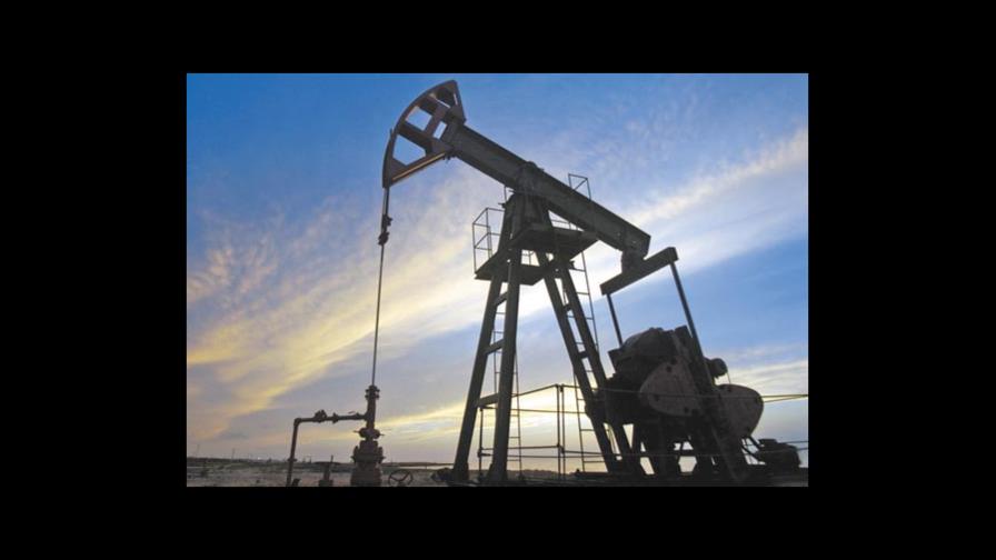 Petróleo sube de nuevo y cierra sobre los 106 dólares por barril