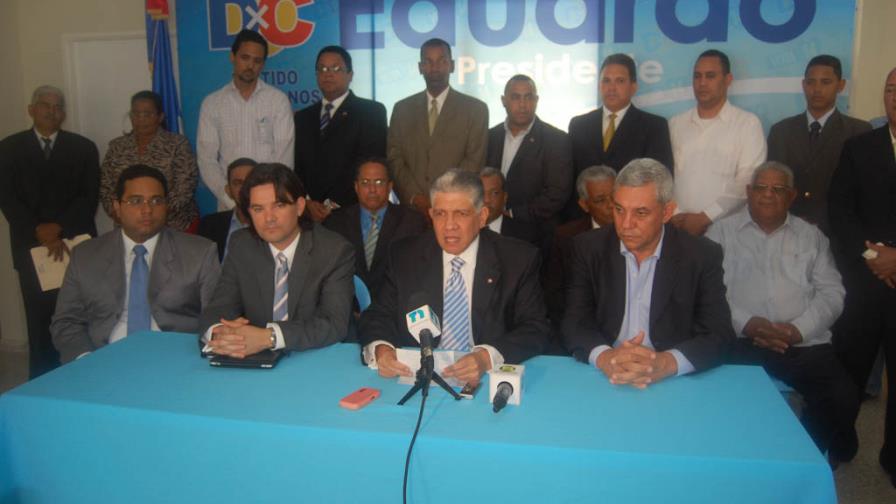 Eduardo: Estaremos al lado del pueblo en la acera del frente