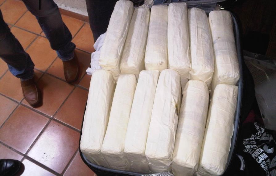 DNCD impide envío de una maleta llena de paquetes cocaína a Portugal
