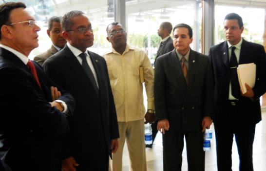 Gobierno entrega formalmente a la UASD de Torre Administrativa