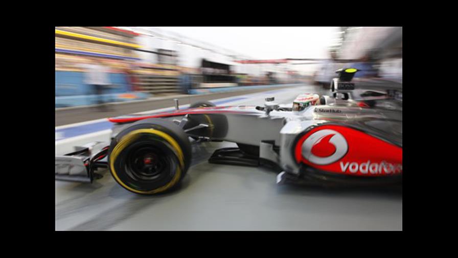 Hamilton logra pole en Singapur; Maldonado 2do