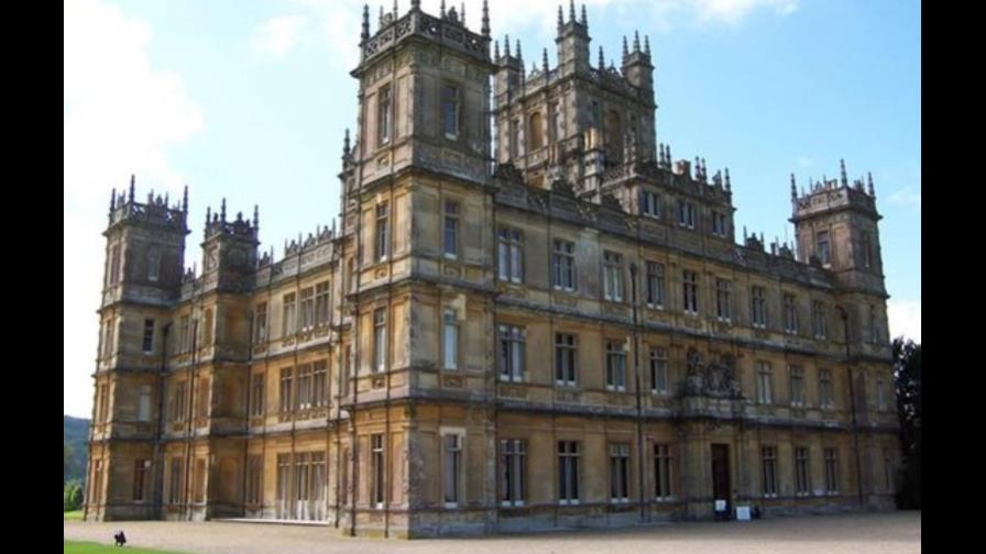 Un británico pide matrimonio a su novia en el castillo de Downton Abbey
