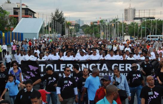 Miles marchan contra la violencia a la mujer