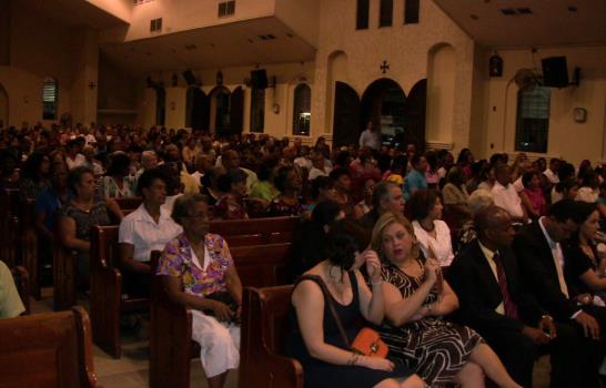 Dominicanos en Panamá rinden culto a la Virgen de la Altagracia