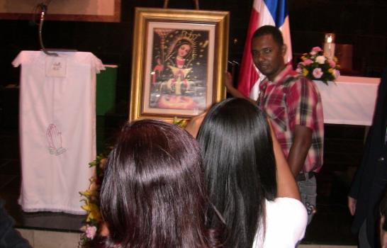 Dominicanos en Panamá rinden culto a la Virgen de la Altagracia