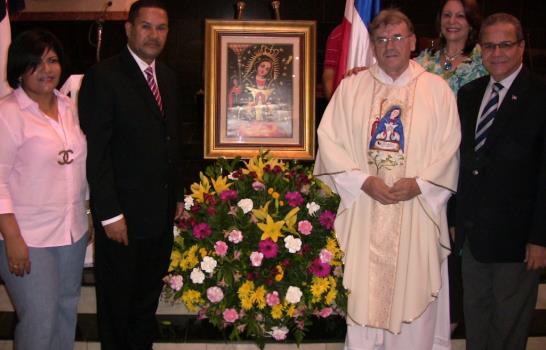 Dominicanos en Panamá rinden culto a la Virgen de la Altagracia