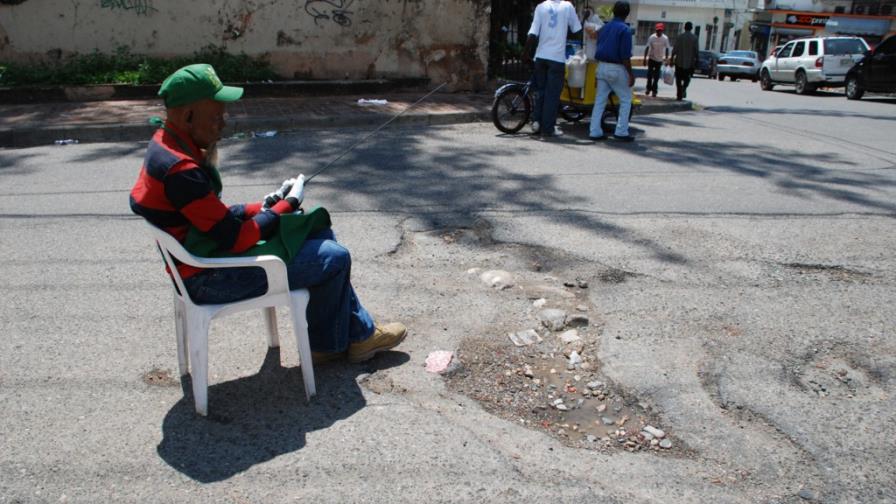 Boquetes en la Avenida Mella, en Santa Bárbara