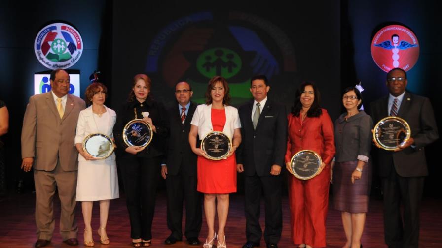 Reconocen a pediatras por su gran labor