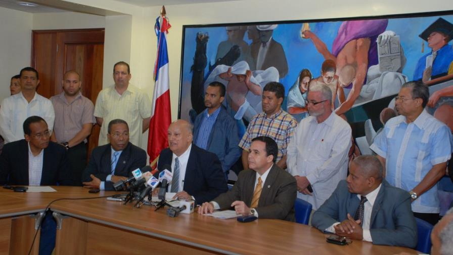 Consejo UASD respalda Rector; suspenden labores y docencia