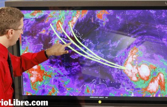 Alerta roja por inminente paso de Isaac con vientos de huracán