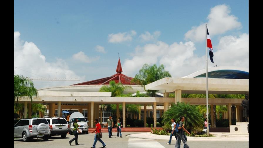 Suspenden labores docentes y administrativas en la UASD por tormenta Isaac