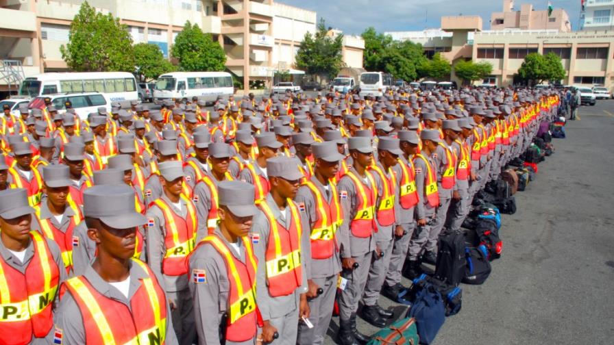 Policía Nacional pone personal a disposición del COE Policía Nacional pone personal a disposición del COE
