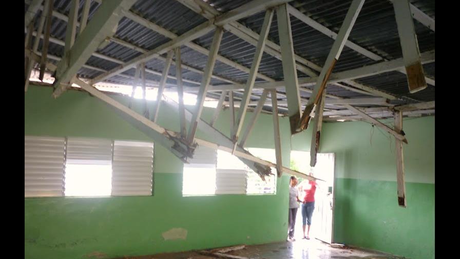 Paralizan docencia en Cotuí por techo desplomado