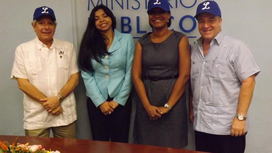 La fiscalía y el Licey desarrollan una campaña contra la violencia hacia la mujer